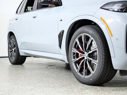 2026 BMW X5 M60i