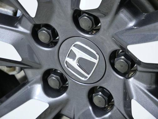 Platinum White Pearl 2025 Honda Pilot Touring 8-Passenger