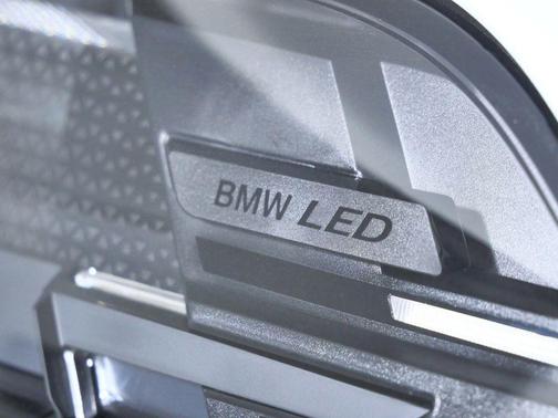 Mineral White Metallic 2026 BMW X5 M60i