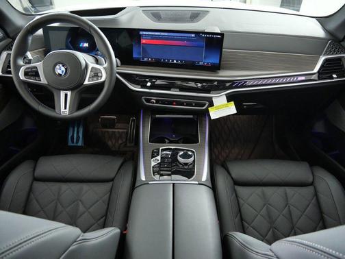 Mineral White Metallic 2026 BMW X5 M60i