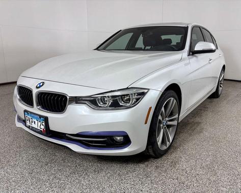 White Metallic 2017 BMW 330 xDrive