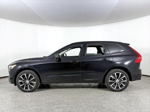 2024 Volvo XC60 B5 Plus Dark Theme