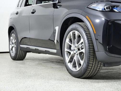 Black Sapphire Metallic 2026 BMW X5 PHEV xDrive50e