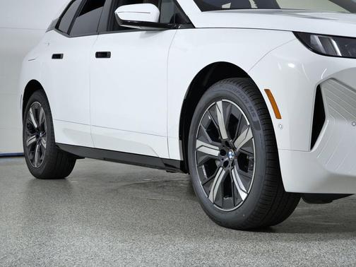 2026 BMW iX xDrive60