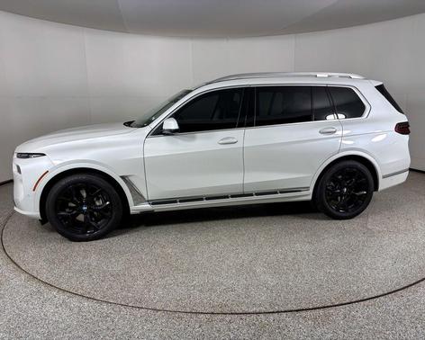 Mineral White Metallic 2026 BMW X7 xDrive40i