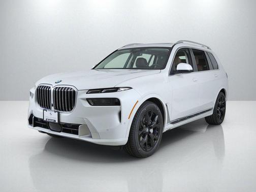 Mineral White Metallic 2026 BMW X7 xDrive40i