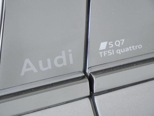 Daytona Gray Pearl Effect 2025 Audi SQ7 4.0T Prestige