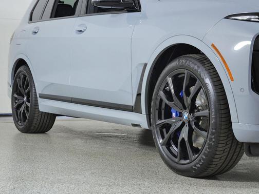 Brooklyn Grey Metallic 2026 BMW X7 M60i