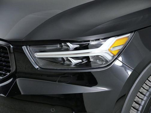 2021 Volvo XC40 T5 R-Design