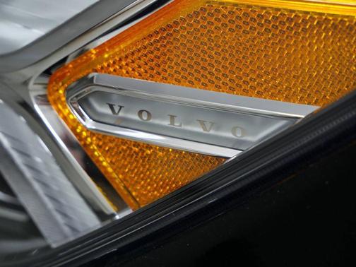 2021 Volvo XC40 T5 R-Design