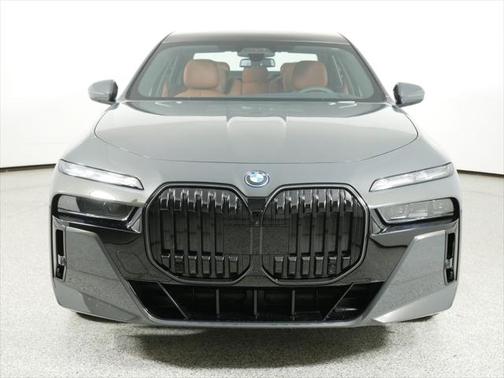2025 BMW 750e i xDrive