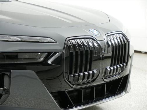2025 BMW 750e i xDrive