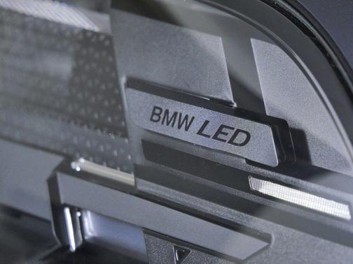 Carbon Black Metallic 2025 BMW X6 xDrive40i