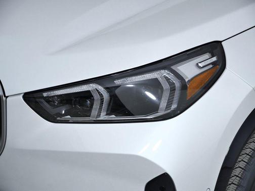 Mineral White Metallic 2026 BMW X1 xDrive28i
