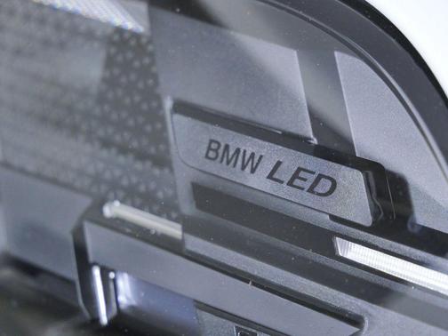 Mineral White Metallic 2026 BMW X5 xDrive40i