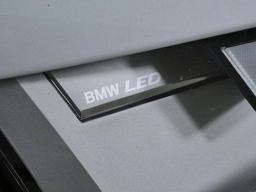 Mineral White Metallic 2024 BMW iX xDrive50