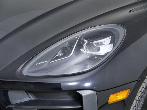 Black 2019 Porsche Macan Macan