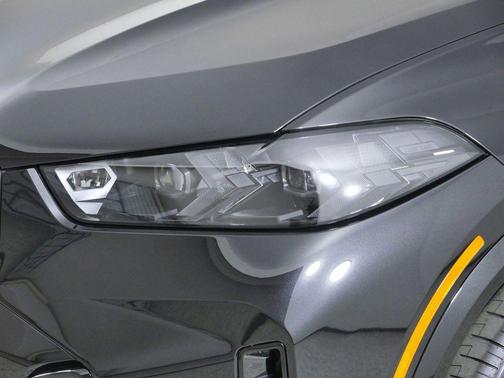 Black Sapphire Metallic 2026 BMW X5 M60i