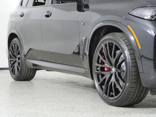 Black Sapphire Metallic 2026 BMW X5 M60i