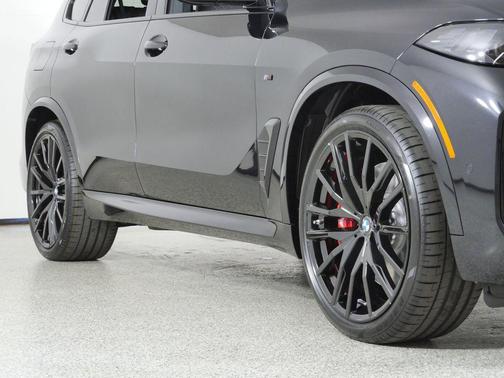 Black Sapphire Metallic 2026 BMW X5 M60i