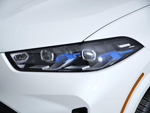 Mineral White Metallic 2026 BMW X5 PHEV xDrive50e