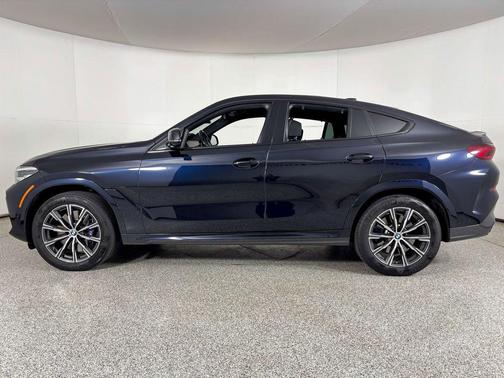 2022 BMW X6 M50i