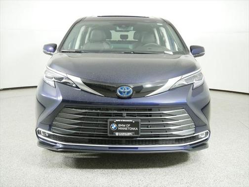 2024 Toyota Sienna Platinum 7 Passenger