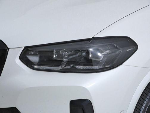 Mineral White Metallic 2023 BMW X3 M40i