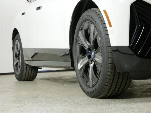 2025 BMW iX xDrive50