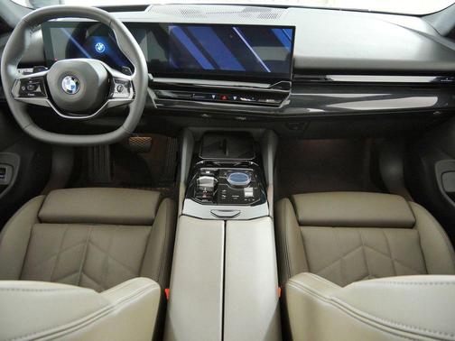 Black Sapphire Metallic 2026 BMW 530 xDrive