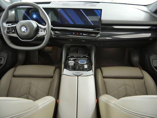 Black Sapphire Metallic 2026 BMW 530 xDrive