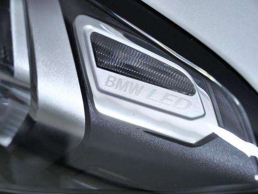 Mineral White Metallic 2026 BMW 330 xDrive NA