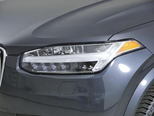 Thunder Grey Metallic 2022 Volvo XC90 T6 Momentum