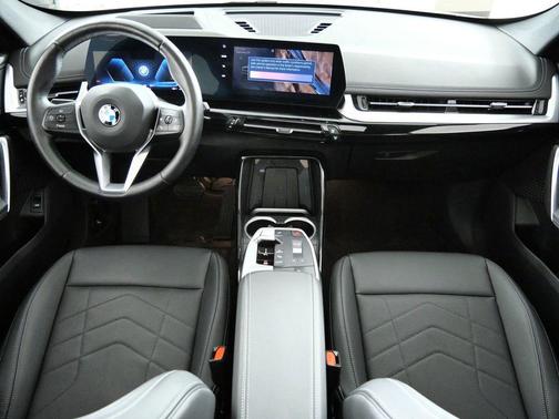 Cape York Green Metallic 2025 BMW X1 xDrive28i