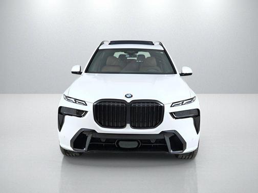 Mineral White Metallic 2026 BMW X7 xDrive40i