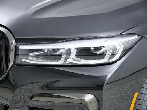 2022 BMW M760 xDrive