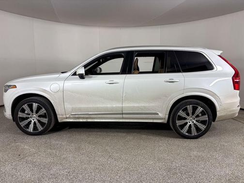 2024 Volvo XC90 Recharge Plug-In Hybrid T8 Ultimate Bright Theme 7-Seater