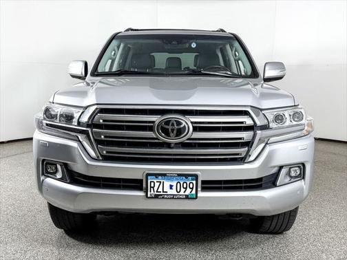 2016 Toyota Land Cruiser Base