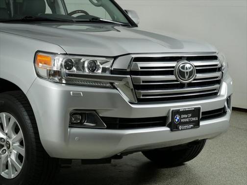 2016 Toyota Land Cruiser Base