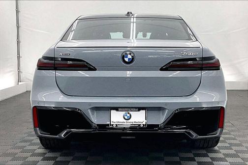 Brooklyn Grey Metallic 2026 BMW 750e i xDrive