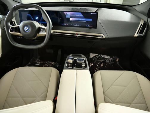 2025 BMW iX xDrive50