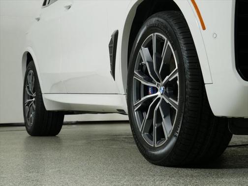 2024 BMW X5 M60i