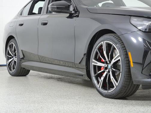 Black Sapphire Metallic 2026 BMW i5 M60