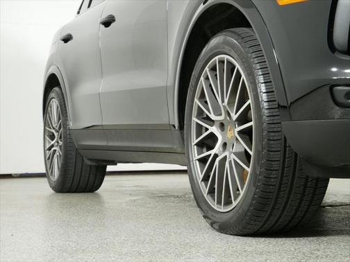 2023 Porsche Cayenne Platinum Edition