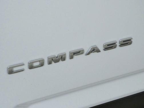 Bright White Clearcoat 2015 Jeep Compass Latitude