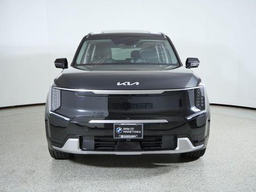 Aurora Black Pearl 2024 Kia EV9 Land