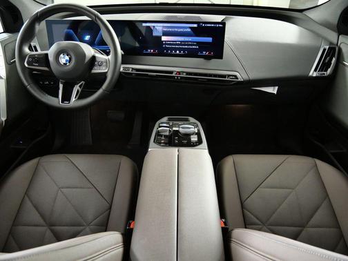 2025 BMW iX xDrive50