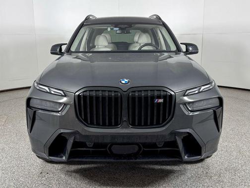 2023 BMW X7 M60i