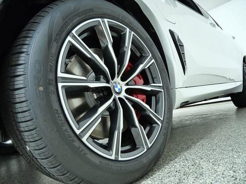 Mineral White Metallic 2026 BMW X5 PHEV xDrive50e