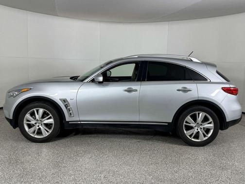 2016 INFINITI QX70 Base